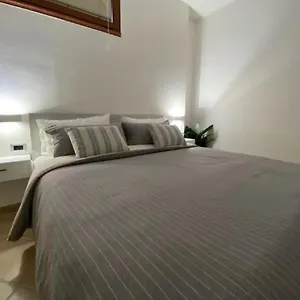 Loft Comodo Ed Elegante • Wi-fi E Colazione , Sanluri Italia